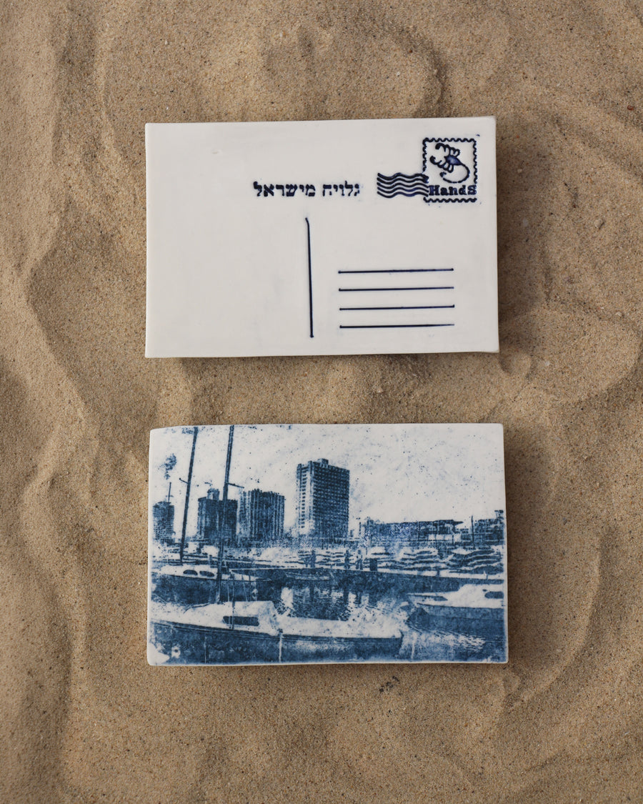 מבט על הטיילת והמלונות מהחוף,בול מזל עקרב